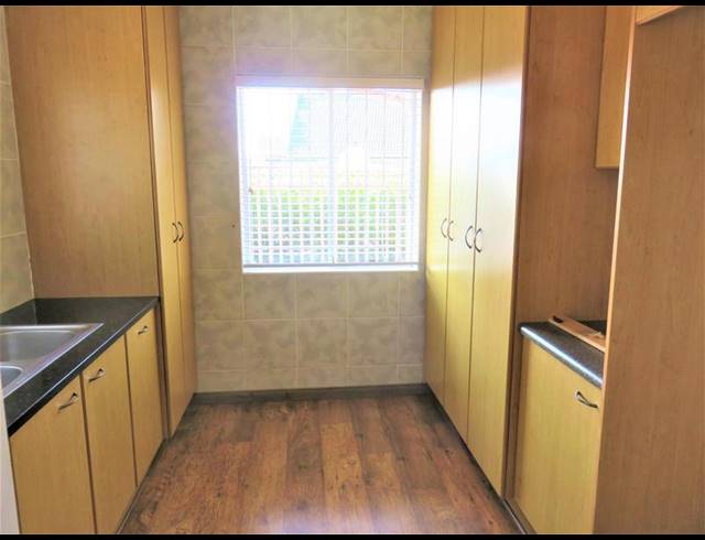 5 BEDROOM HOUSE FOR SALE IN MIDDEDORP